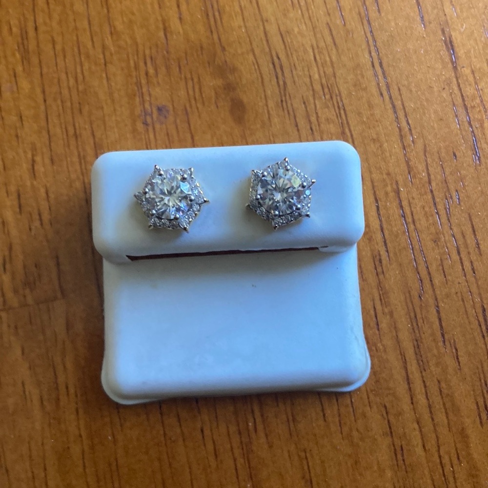 Earrings with vvs diamonds